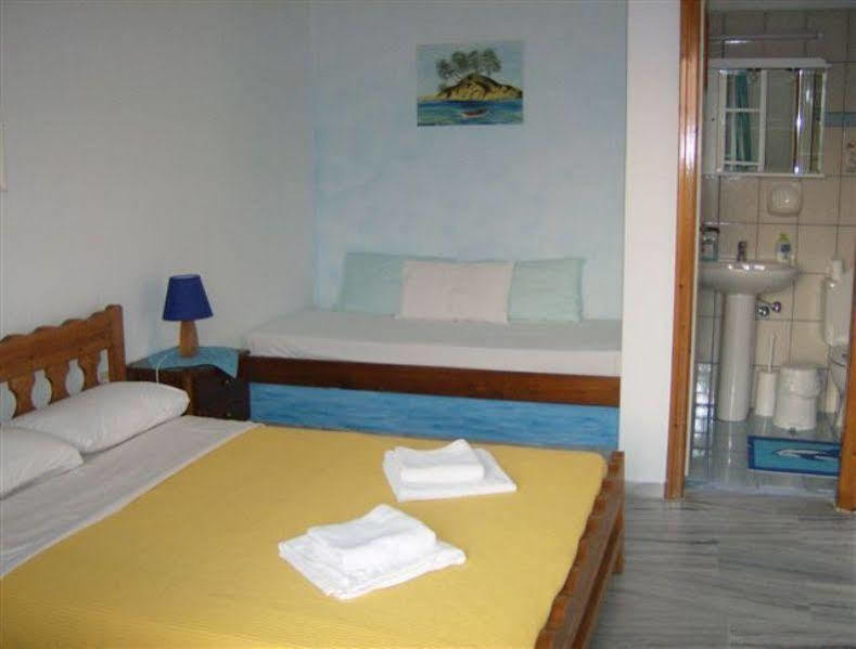 Athina'S Blue Studios Naousa  Bagian luar foto